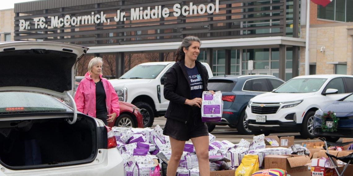 Meals drive for individuals and pets held in Buda, Texas