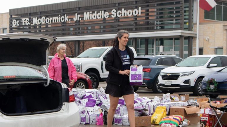 Meals drive for individuals and pets held in Buda, Texas