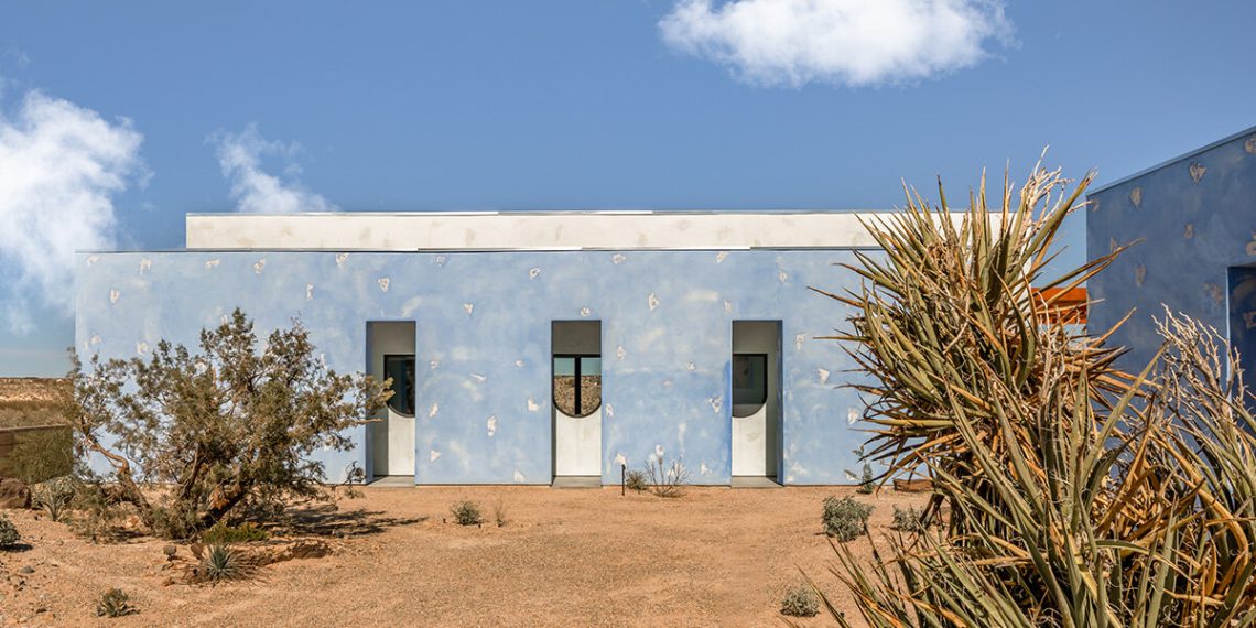Casa Azzurra’s Tonal Blue Stucco stir within the sky of the Joshua tree