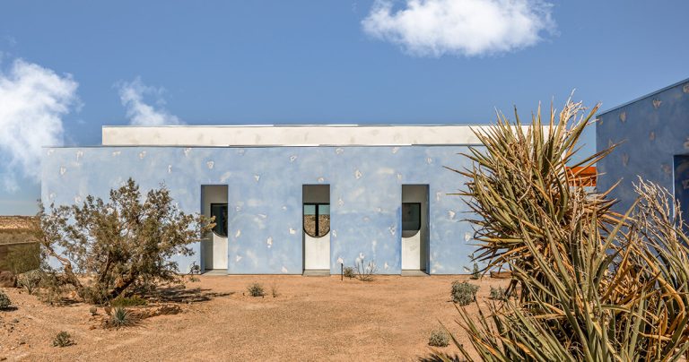 Casa Azzurra’s Tonal Blue Stucco stir within the sky of the Joshua tree