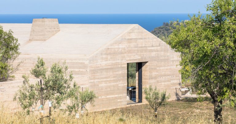 Mineral textures Mannequin Gaëtan Le Penhuel & Associates’ Sicily Home