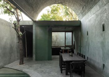 Inexperienced pigmented concrete facades carve the home Gruta in Yucatán, Mexico