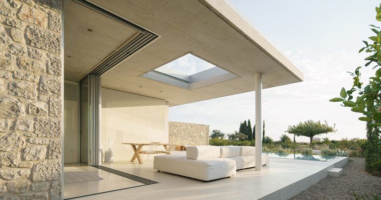 Buerger Katsota Tops Coastal villas with inexperienced and luminizing roofs at Costa Navarino, Greece