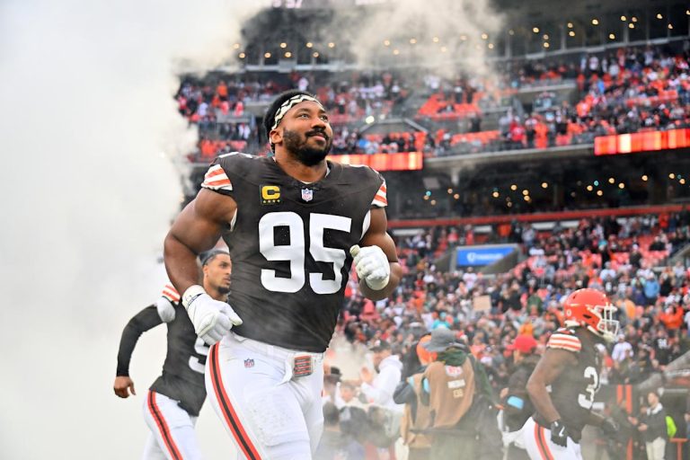 Myles Garrett, Browns agrees to the extension of the contract, which makes it the perfect paid non-qb within the NFL historical past