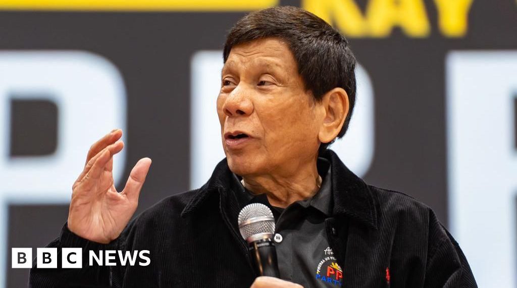 Former Philippine chief on the aircraft to The Hague after arrest