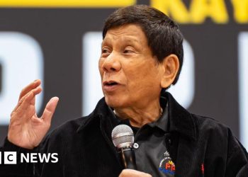 Former Philippine chief on the aircraft to The Hague after arrest