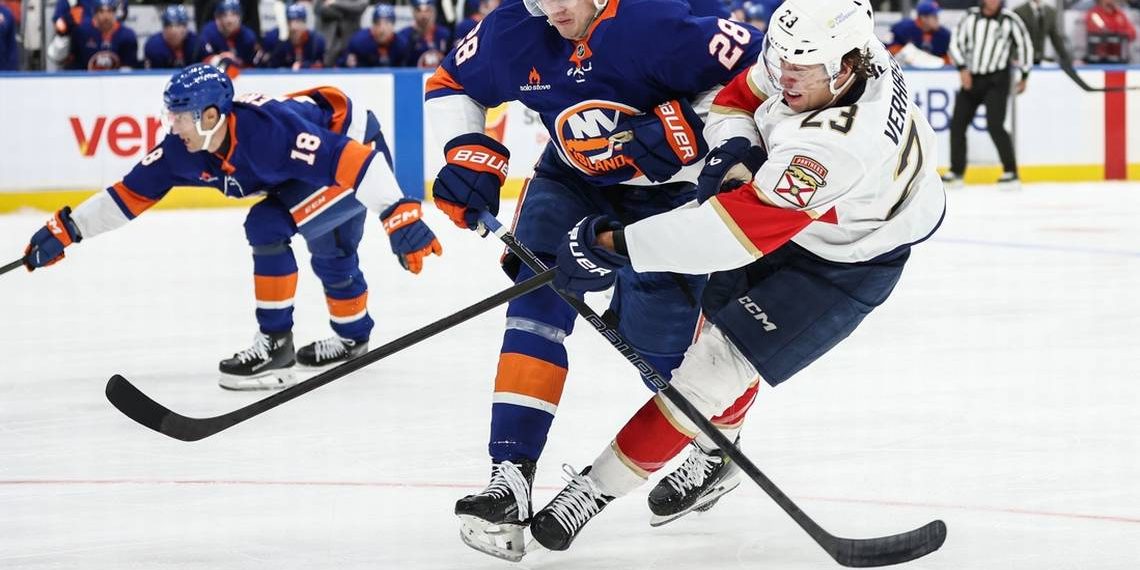 The islanders scored 4 unanswered targets as a result of the panthers lose for the third time in 4 video games