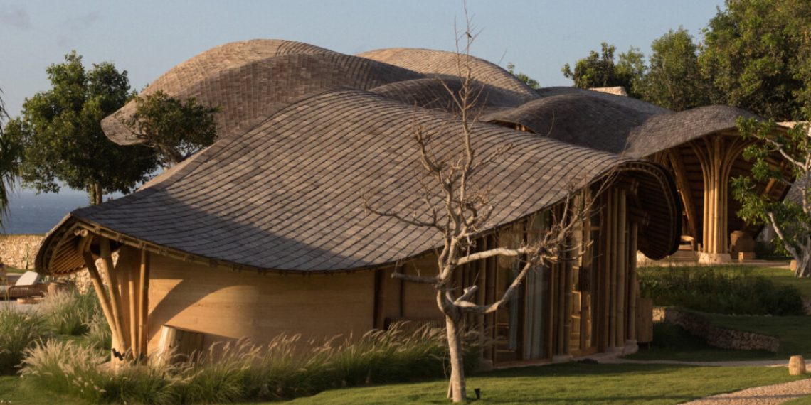 Ripple roof echoing with a shifting fish tail of the Pablo Luna studio in Indonesia