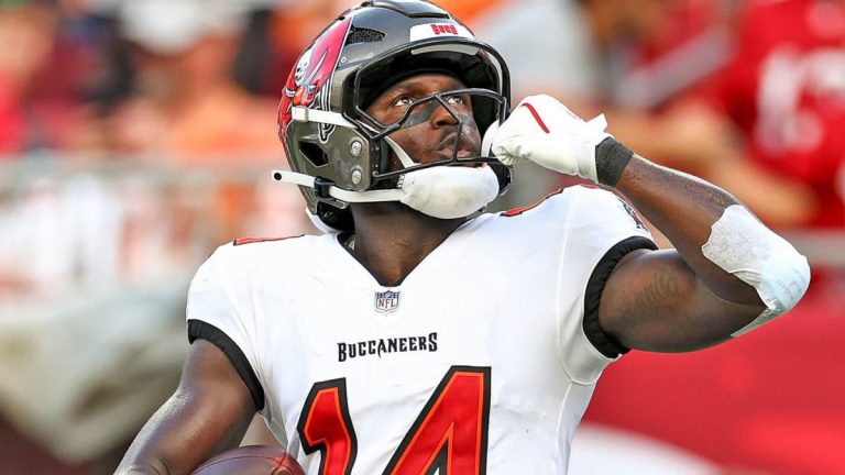 Buccaneers’s GM reveals that this NFL crew “continued to write down empty checks” to signal Chris Godwin within the free company
