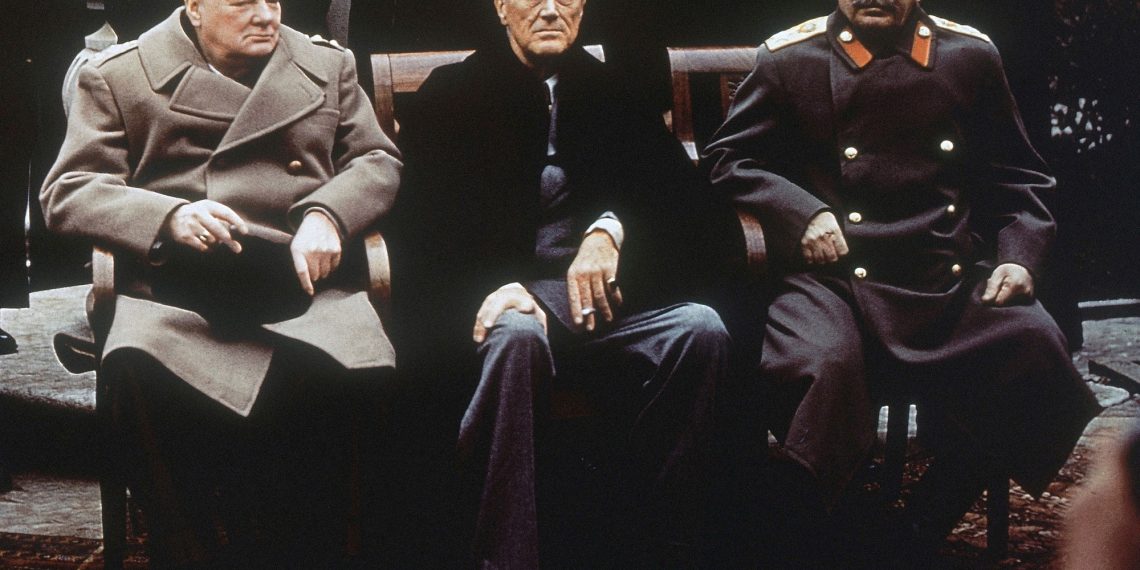 Putin is able to distribute the world. Trump has simply given the knife.