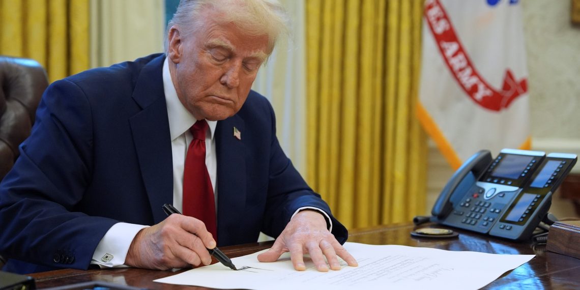 Donald Trump confirmed that tomorrow 25 % charges for Mexico and Canada come into pressure