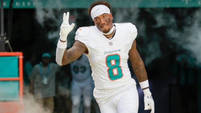 2025 NFL LIVE TRACKER FREE AGENCY: Full checklist of signatures and crew transactions, plus updates at every motion