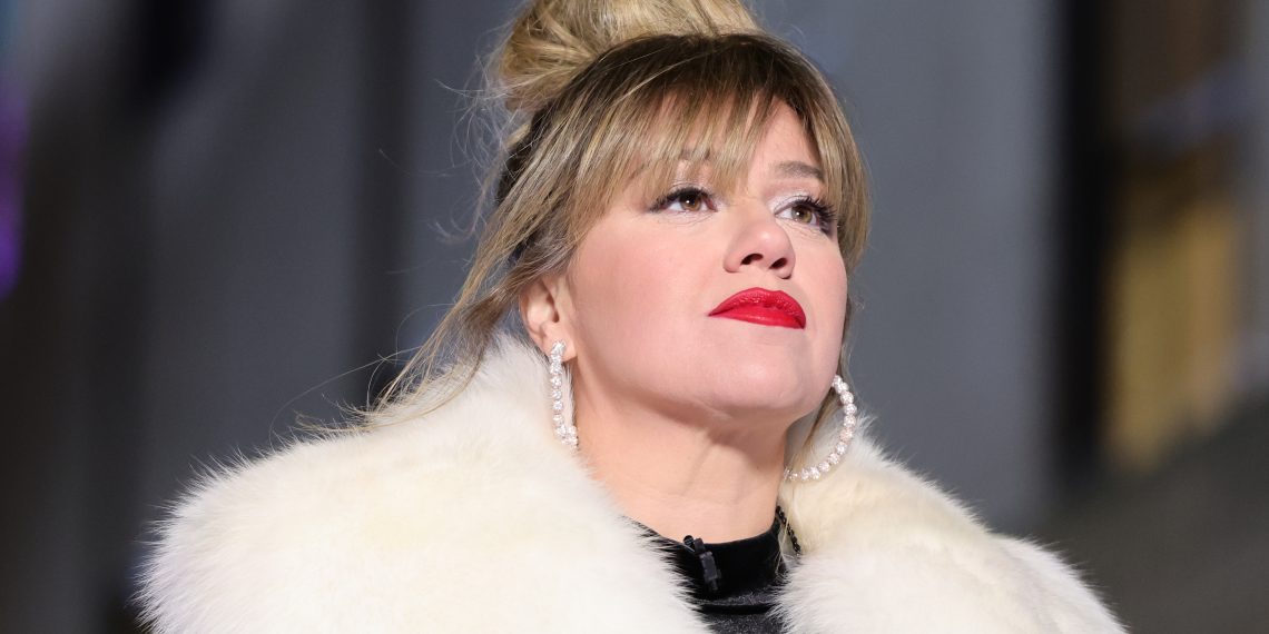 Why Followers Are Frightened About Kelly Clarkson