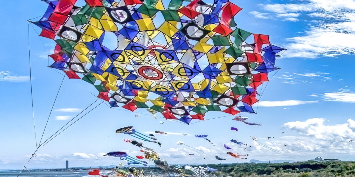 In April, 1000’s of kite will paint the sky for an Worldwide Flight – Colossal Competition