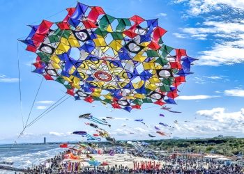 In April, 1000’s of kite will paint the sky for an Worldwide Flight – Colossal Competition