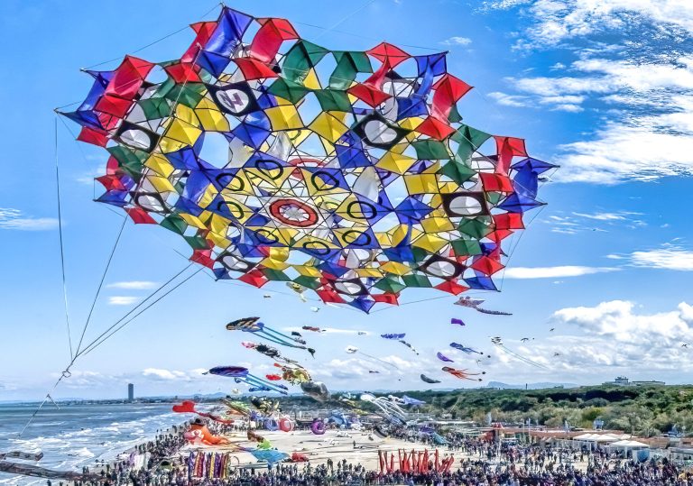 In April, 1000’s of kite will paint the sky for an Worldwide Flight – Colossal Competition