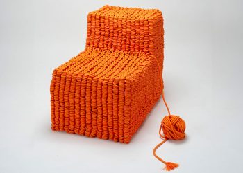 Kryss weaves the climbing rope recovered in self-sustained furnishings