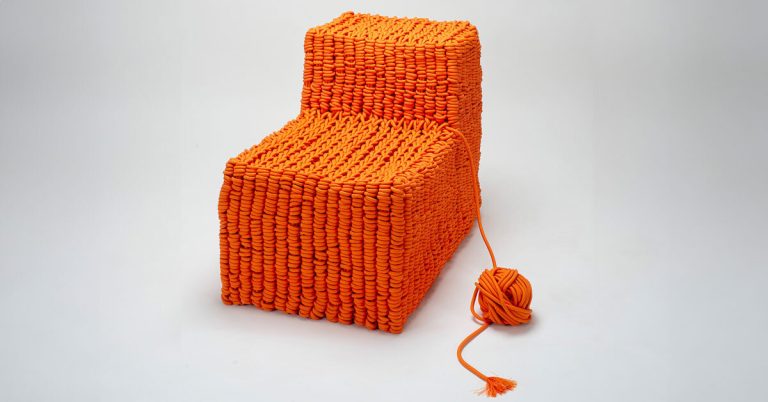 Kryss weaves the climbing rope recovered in self-sustained furnishings