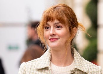 Leighton Meester nodded to Blair Waldorf along with her outfit