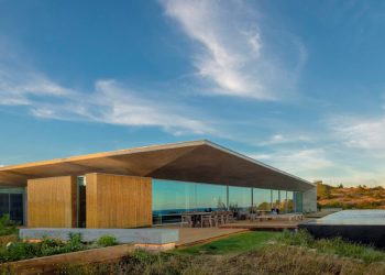 Mário Martins Atelier’s Home Libre takes place across the terrace in Portugal