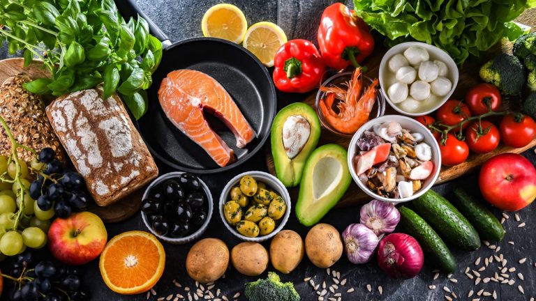 Mediterranean weight loss program choices for breakfast, lunch and dinner