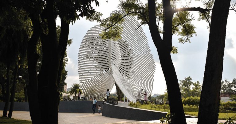 Types of set up of sculptural metal that touching fingerprints