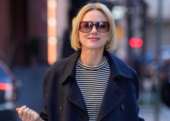 Naomi Watts simply gave us the right spring dressing components