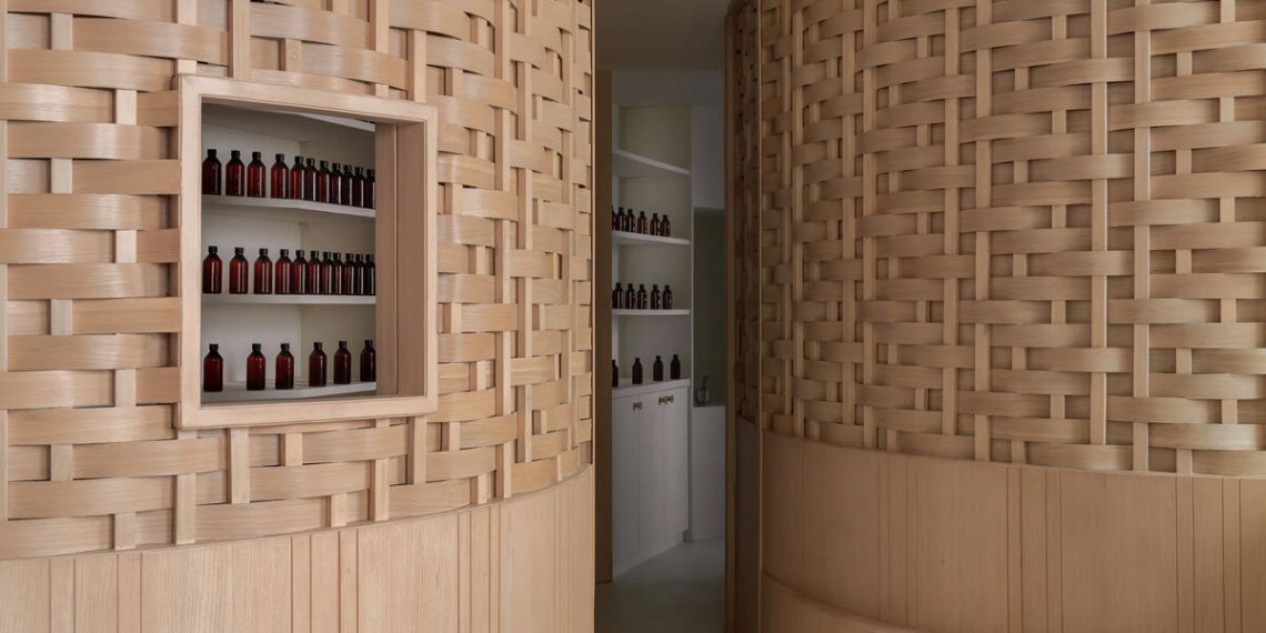 Partitions of weaving paper veneer circulate free contained in the Nilkanth Ayurveda clinic