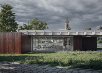 Nu.Ma Plan Bar with low affect within the Historic Backyard of Aveiro, Portugal