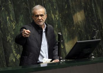 Parliament threw the Minister of Economic system to overthrow the foreign money and poor administration