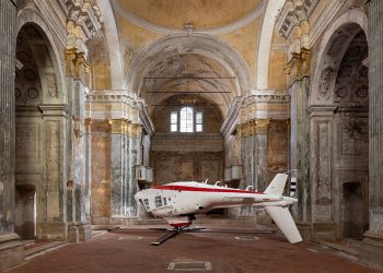 Paola Pivi throws the helicopter up contained in the Italian church