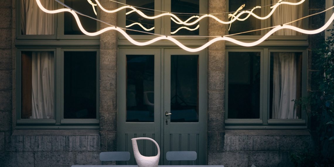 Petite Friters makes waves on the bottom with outside lighting