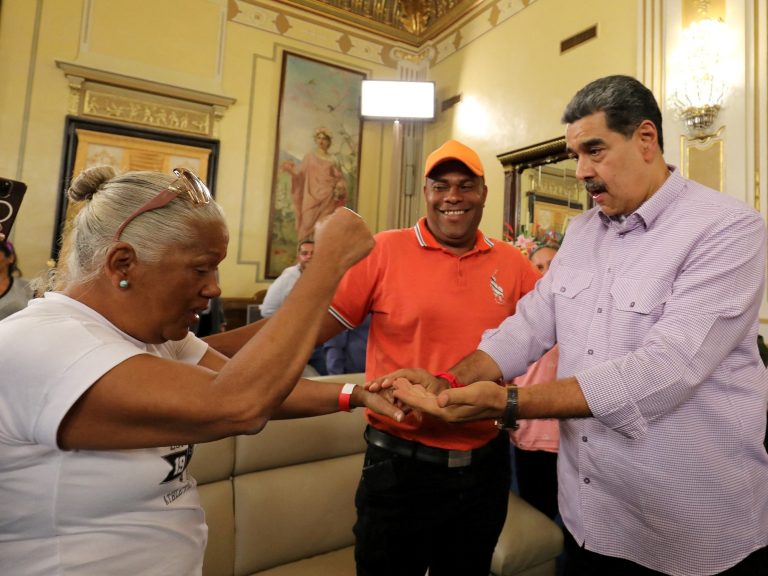 The Nicolás Maduro regime reduces the working day because of the power disaster to a few weekly days