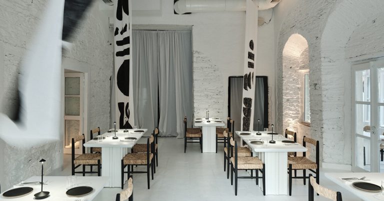 Saint of Athens revives the cycladic constructing of the century because the sunbar on Solar-Restaurant in Syros