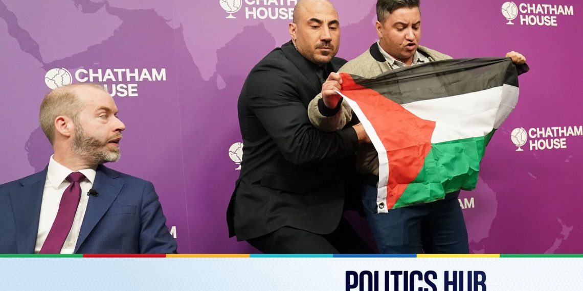 Politics Newest: Demonstrators interrupt the minister’s speech – when Trump threatens the Chancellor’s marketing strategy | Political information