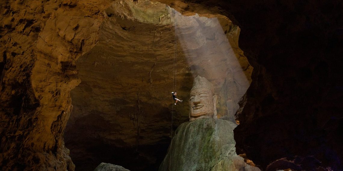 Landscapes, Customs and Tradition mannequin Sony World Pictures 2025 – Colossal