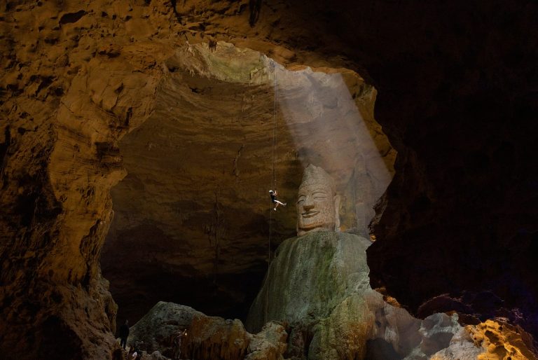 Landscapes, Customs and Tradition mannequin Sony World Pictures 2025 – Colossal