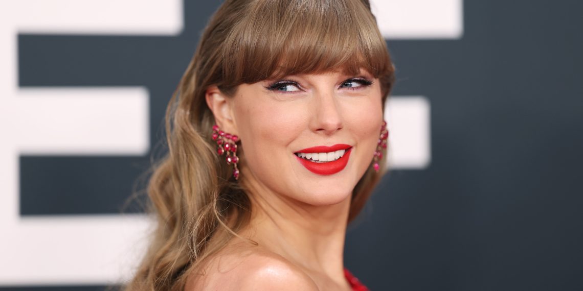 Taylor Swift Followers Satisfied She Collabed With Iconic Pop Star