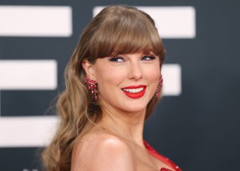 Taylor Swift Followers Satisfied She Collabed With Iconic Pop Star