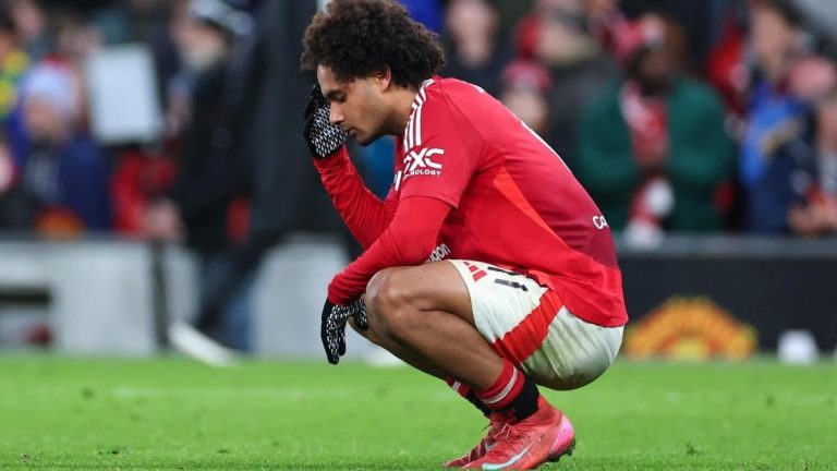 Manchester United collapsed from the Cup in Lack of penalty fires at Fulham, whereas Focus strikes to the Europa League