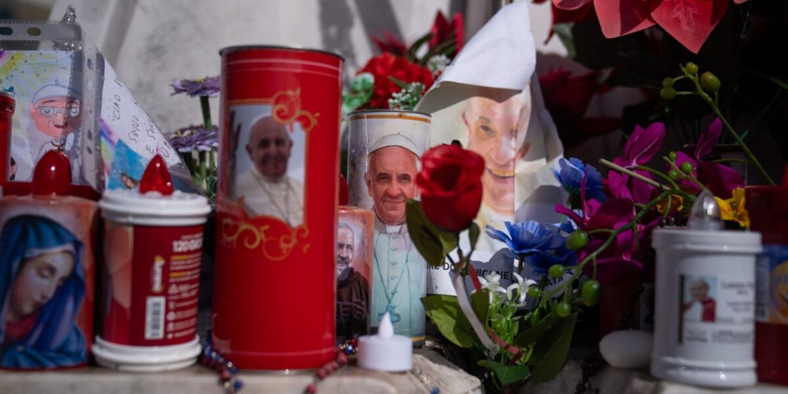 Pope Francis has acute respiratory crises, the Vatican says