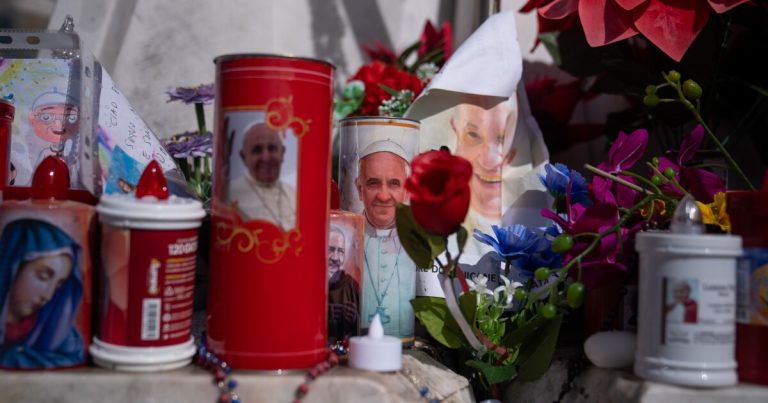 Pope Francis has acute respiratory crises, the Vatican says