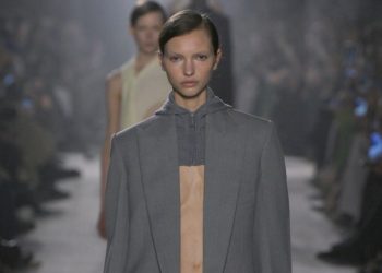 Victoria Beckham Fall 2025 Prepared-to-Put on Assortment – WWD