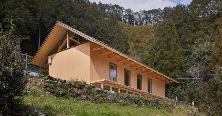 Vuild’s Niyodo River Stud Home is made fully from picket boards