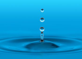 ‘Microlightning’ in water droplets could have sparked life on Earth