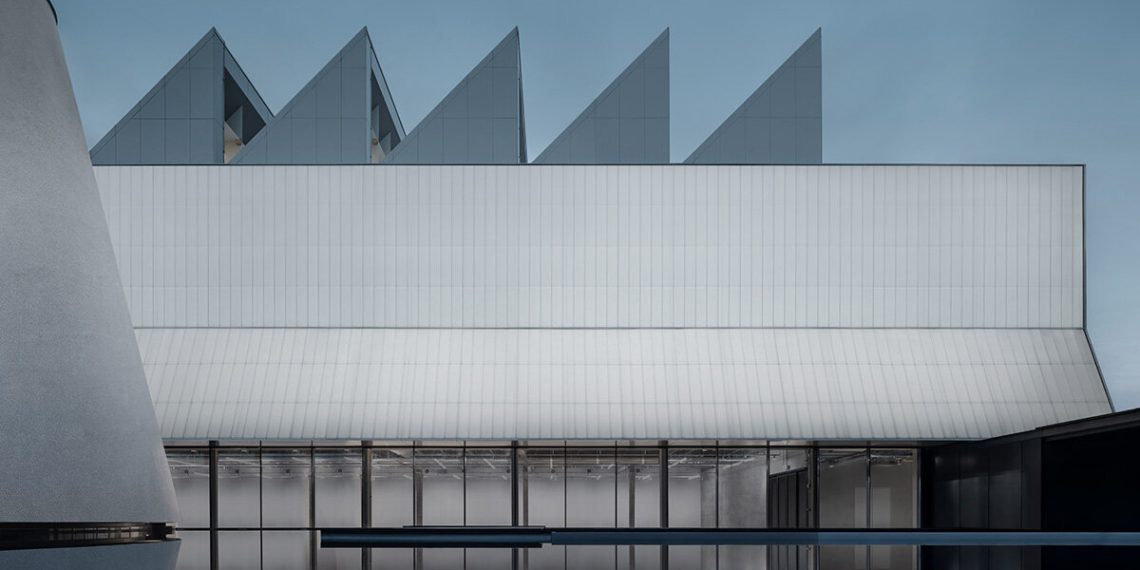 Why is the deposit of the 1980s within the first main essential modern artwork museum in Thailand