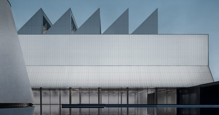 Why is the deposit of the 1980s within the first main essential modern artwork museum in Thailand