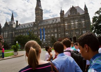 Worldwide research weigh new dangers to pursue larger training within the US underneath Trump