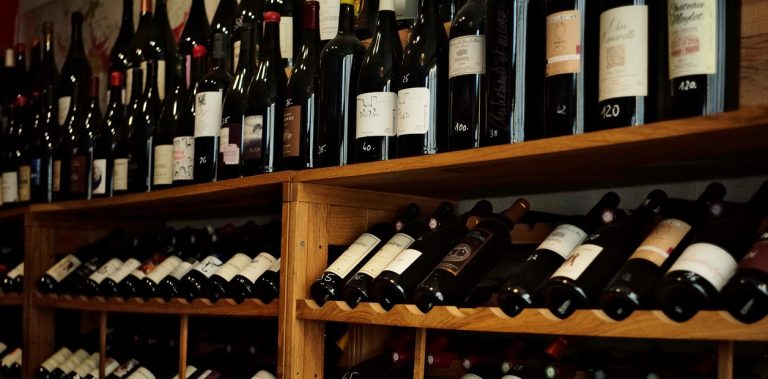 Now Trump threatens to use 200% tariffs to wine and the champagne of France and the European Union