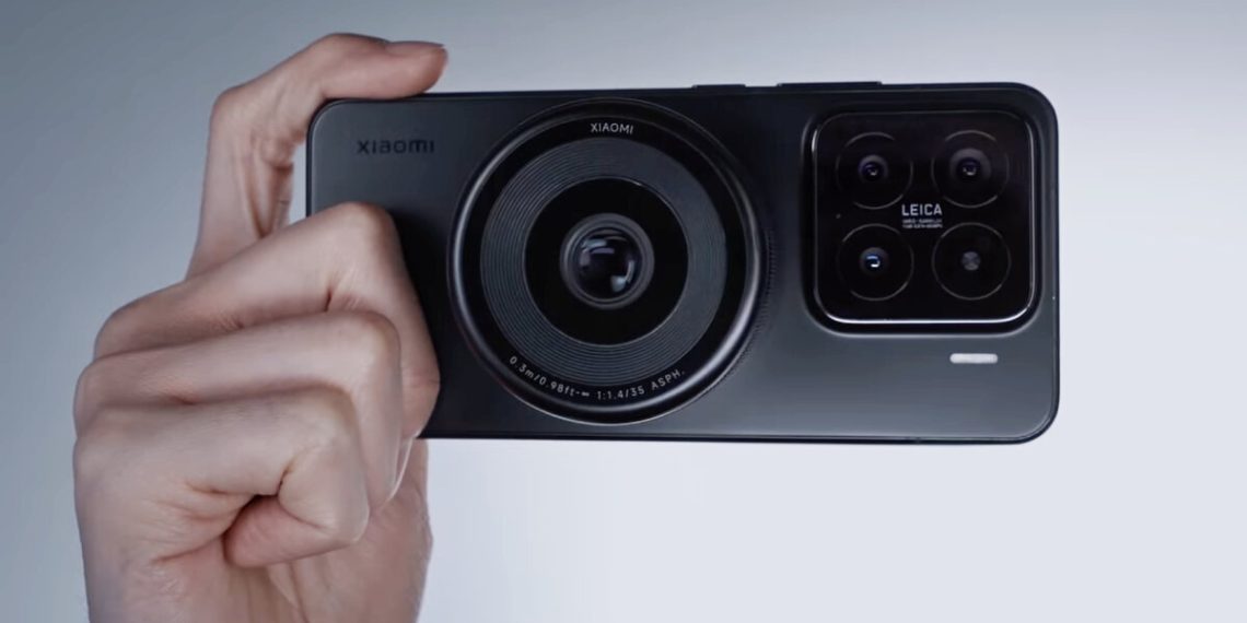 Xiaomi turns smartphones into digital cameras at MWC 2025